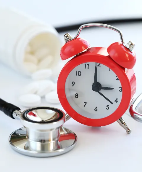 reloj y estetoscopio